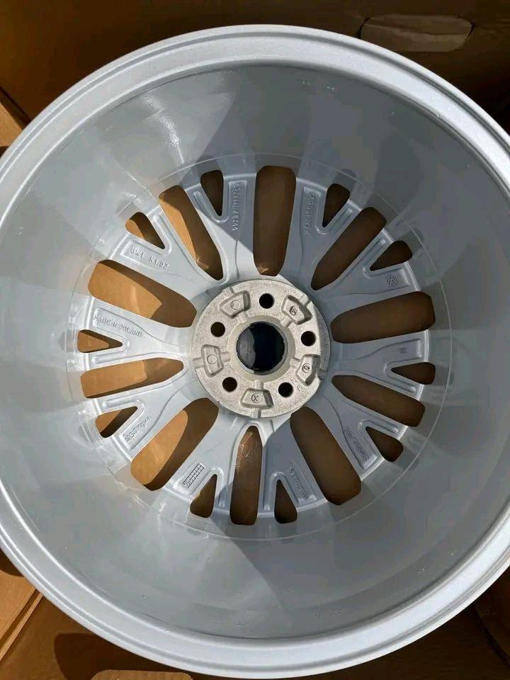 Volkswagen Michelin pilot Tires - Image 2